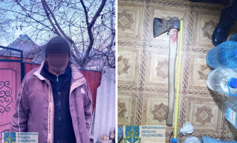 Вбив сина сокирою