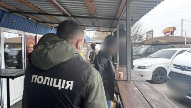 Вимагав гроші