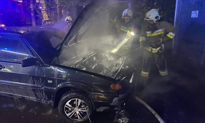 ДСНС ліквідували пожежу автомобіля ВАЗ