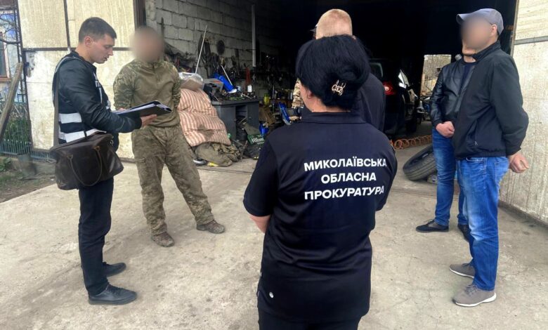 Затримали двох чоловіків які продавали зброю