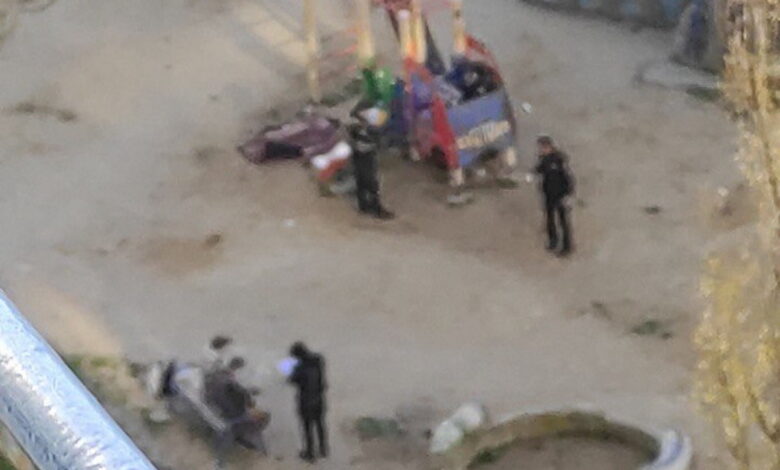 на дитячому майданчику повісився безхатченко