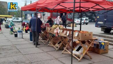 Стихійна торгівля в Корабельному біля "АТБ"