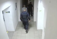 Підсудного Кругликова ведуть по коридору