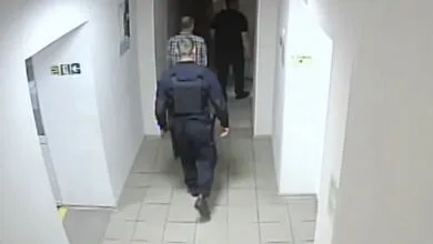 Підсудного Кругликова ведуть по коридору