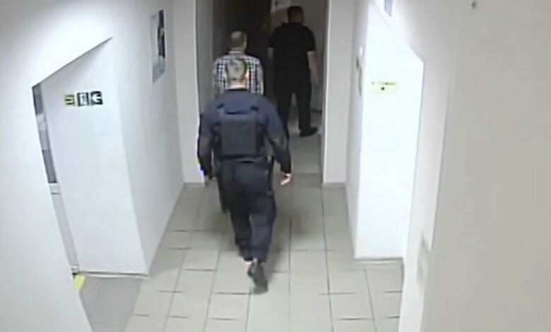 Підсудного Кругликова ведуть по коридору