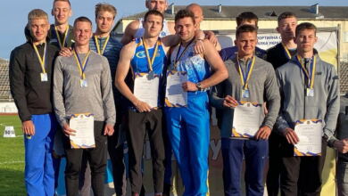 Легкоатлети