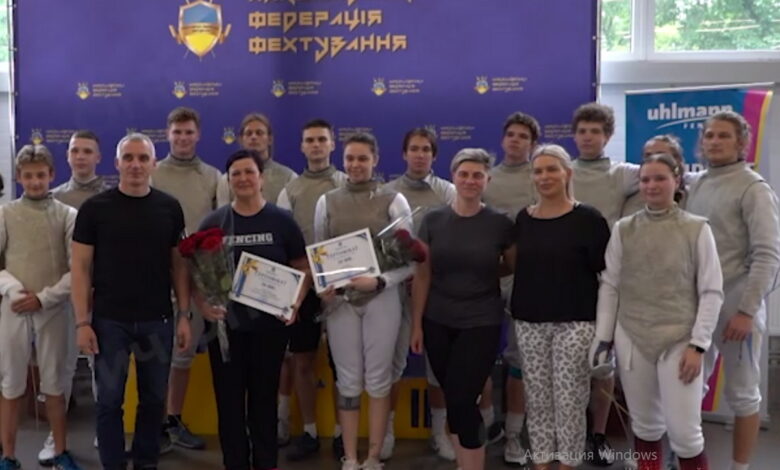 Вручення сертифікатів Аліні Полозюк та Ларисі Павленко