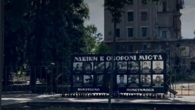 "Прекрасна" Алеї Слави біля будівлі ОВА