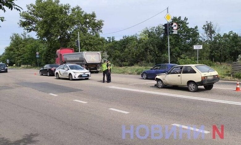 Аварія у Миколаєві "Таврія" зіткнулася з "Шевроле"