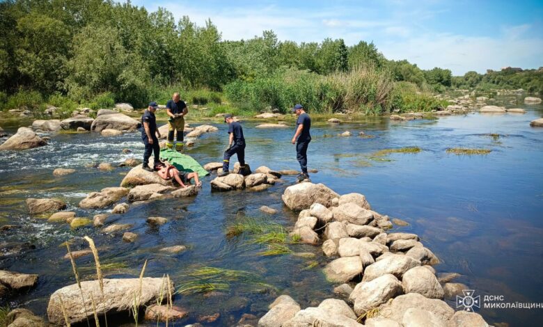 Чоловіка лежав на березі річки Південний Буг у місті Южноукраїнськ