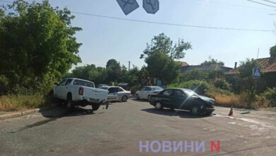 ДТП на перехресті вулиць 3-ї Військової та Каразіна у Миколаєві