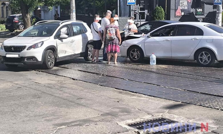 ДТП у центрі Миколаєва: Geely та Peugeot