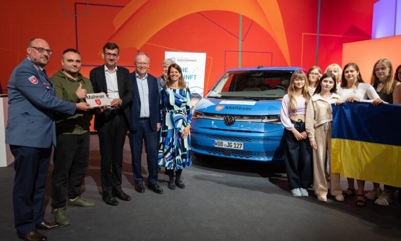Школярам з Миколаєва було урочисто передано один автомобіль Volkswagen Multivan (T7) від Нижньої Саксонії
