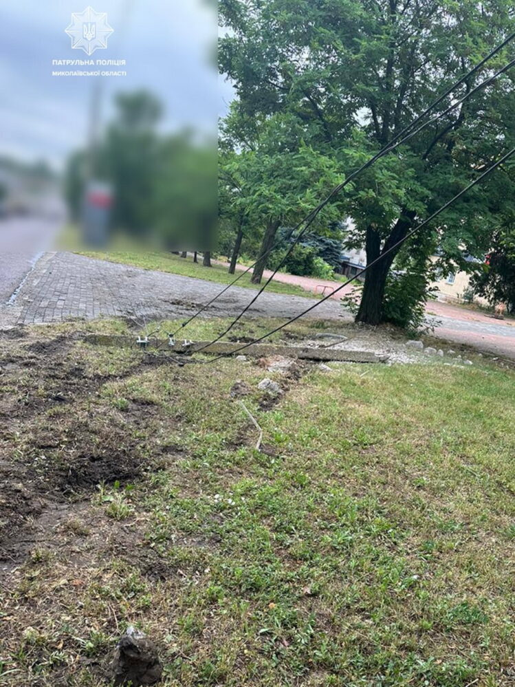 Скоїв наїзд на бетонний стовп