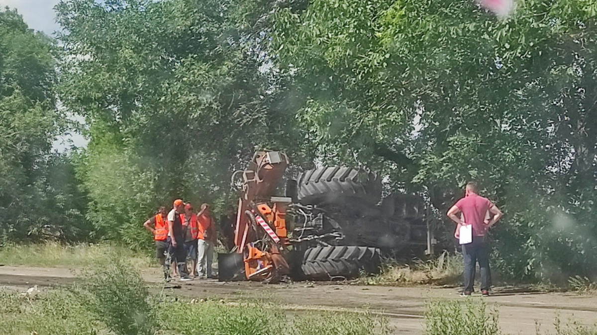 Трактор зіштовхнувся з легковим авто