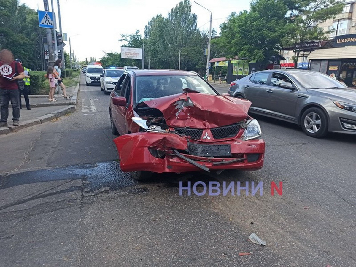 Водій "Міцубісі" перебував за кермом у стані сильного алкогольного сп'яніння.