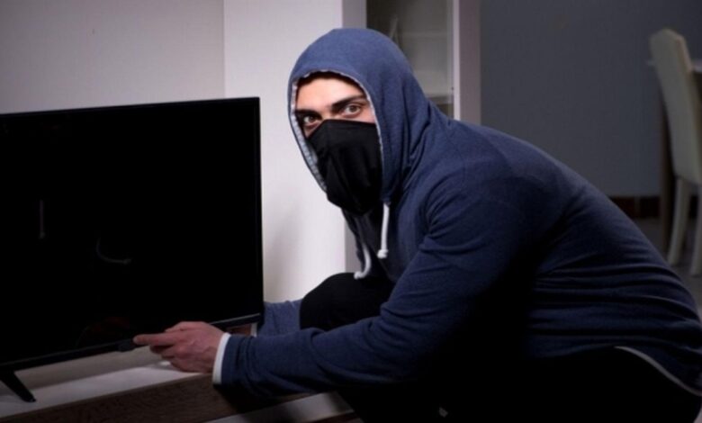 Викрав телевізор та погрожував сусідці кислотою