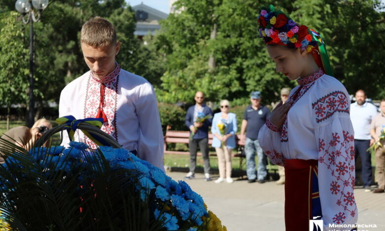 З нагоди Дня Конституції покладання квітів