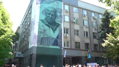 Мурал на честь Вадатурського