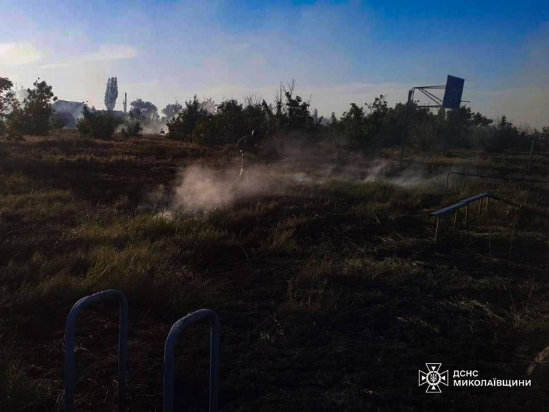 Пожежа на спортивному майданчику від ворожих БпЛА у Куцурубській громаді 