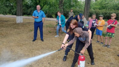 пожежники навчають дітей