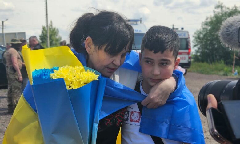 Сержант Наталія Мануїлова з сином після полону