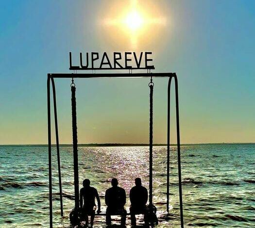 Гойдалка в селі Лупареве