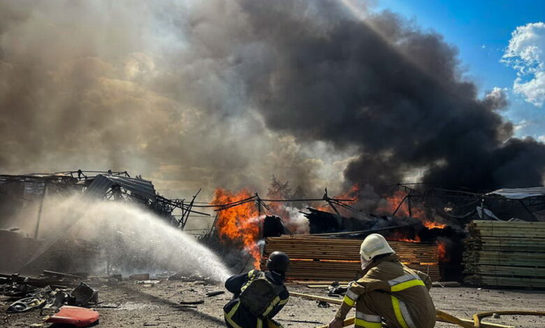 Пожежа через влучання ракети у Вознесенську