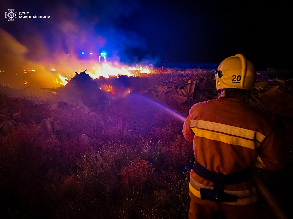 ДСНС ліквідує пожежу