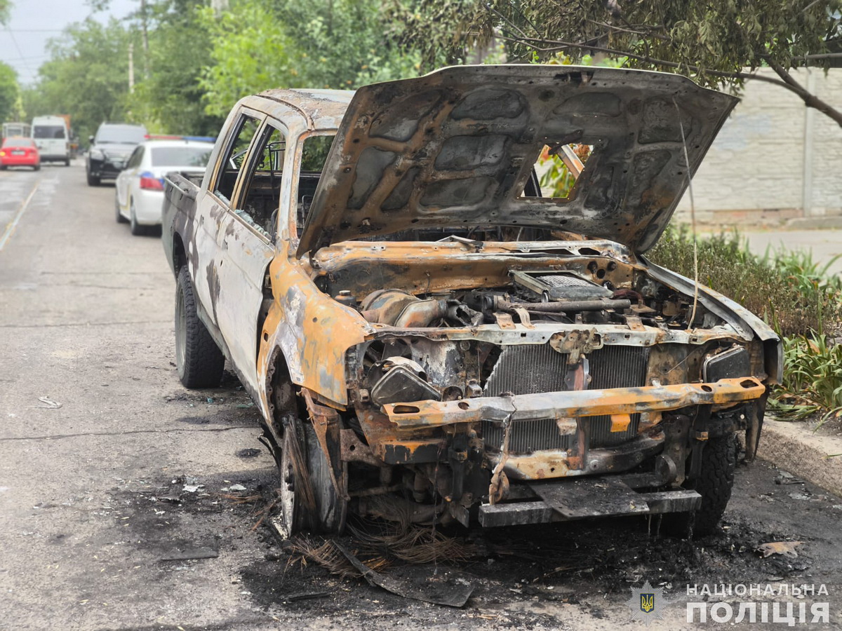 Горів позашляховик Mitsubishi