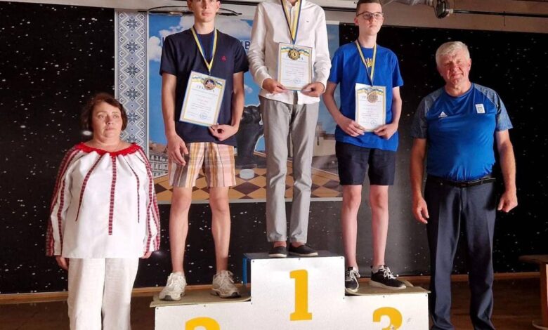 Матвій Колєсніков триразовий чемпіон з шашок