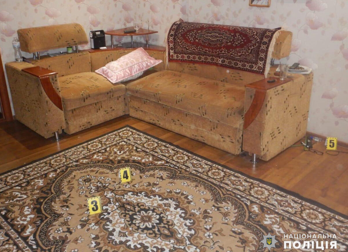 Підозрювані проникли до будинку фермера