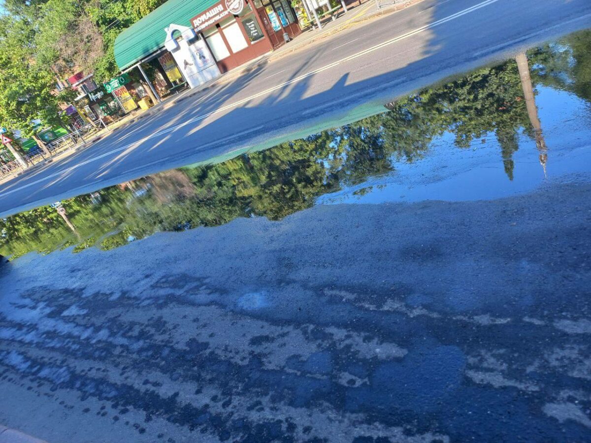 Річка по проспекту Богоявленському