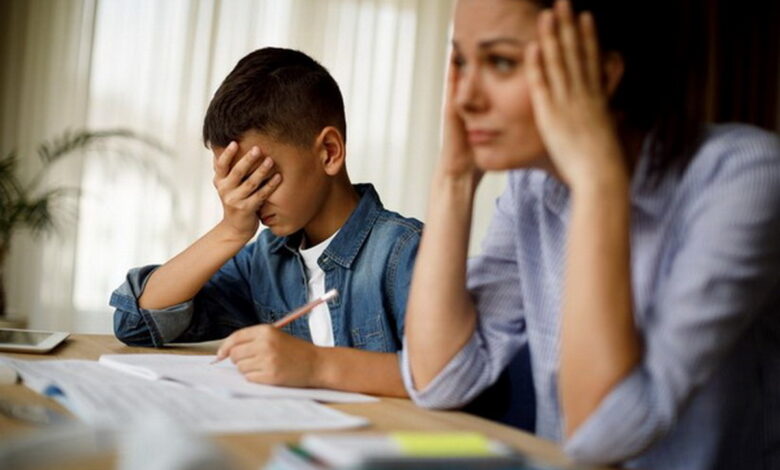 Збентежена мама школяра