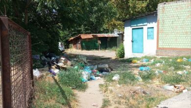 Сміттєзвалище біля ринку в Корабельному