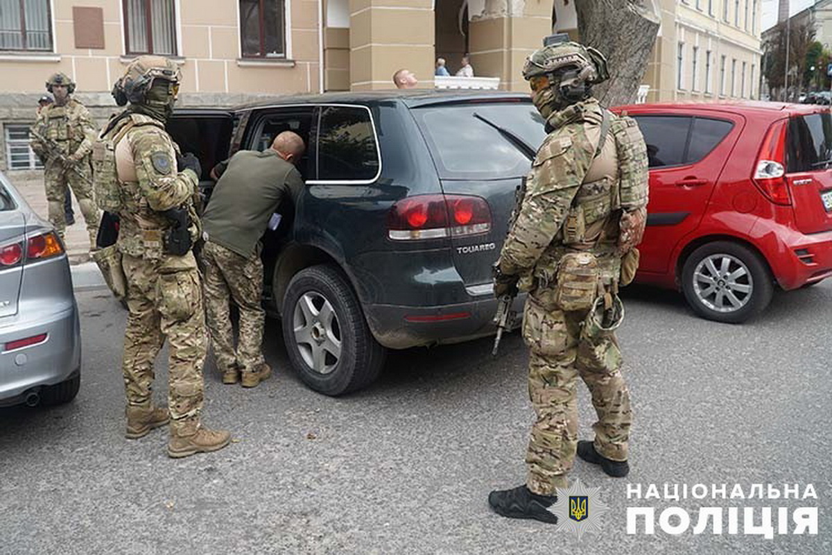 Вимагали гроші за допомогу у уникненні мобілізації