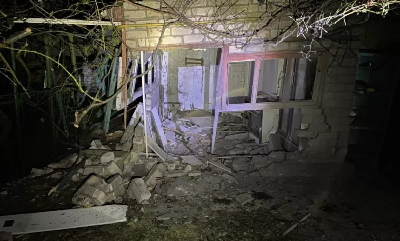 Зруйнований через обстріл будинок в Очакові