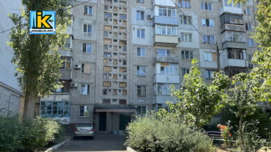 Пошкоджена війною багатоповерхівка в Корабельному районі Миколаєва