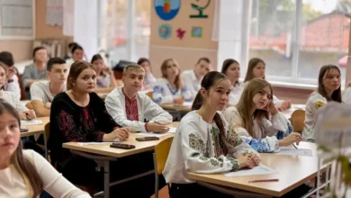 учні