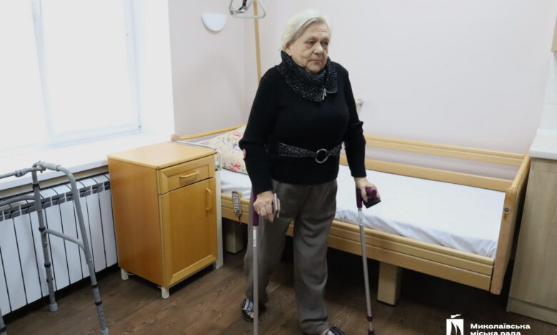 Пацієнтка зі штучним суглобом