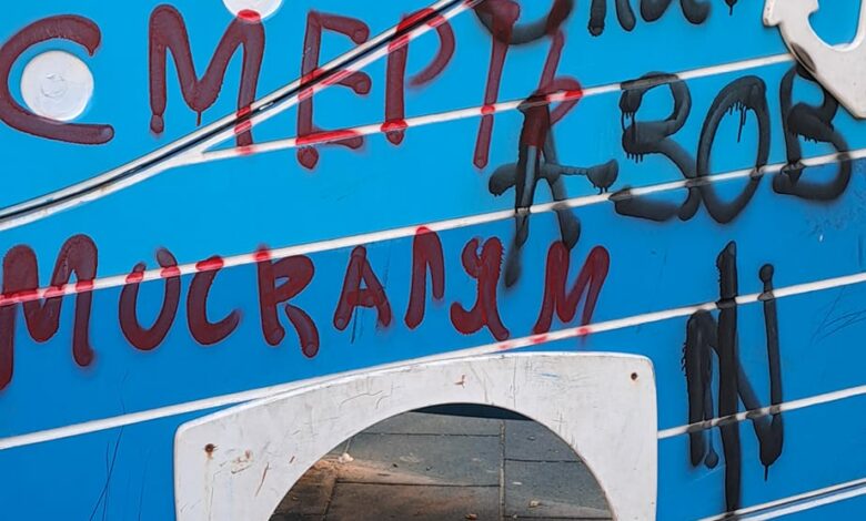 написи на кораблику