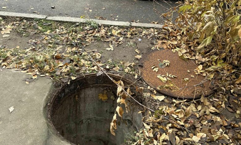 відкритий люк