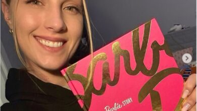 Ольга Харлан с книгой Барби