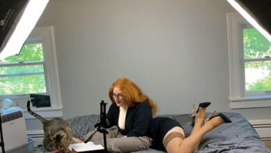 Дівчина стримить