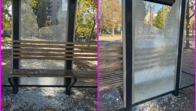 Розбита зупинка "Казка" в Корабельному