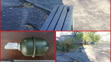 Муляж гранати на лавочці