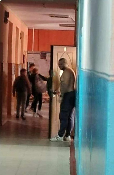 пияк у школі