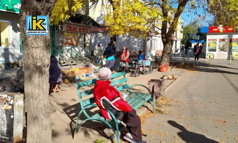 Стихійна торгівля по пр. Богоявленському, 311