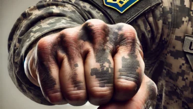 кулак військового