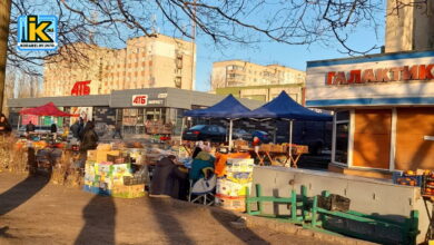 Торговля на площі біля АТБ